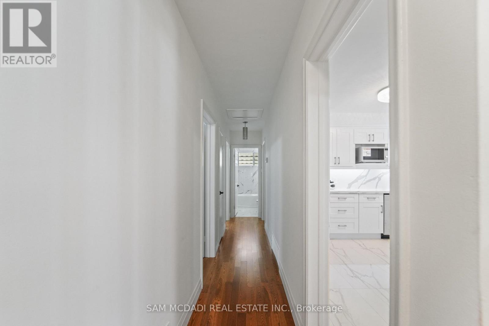 60 Greenfield Drive, Toronto, Ontario  M9B 1H3 - Photo 15 - W12398824