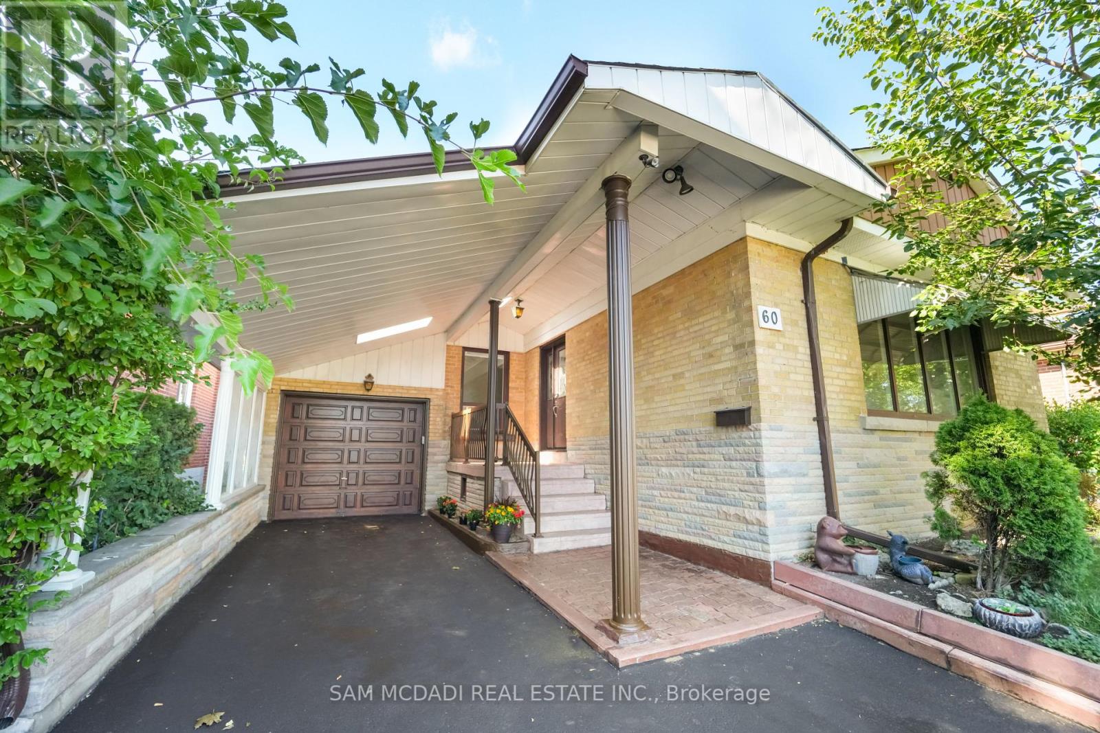 60 Greenfield Drive, Toronto, Ontario  M9B 1H3 - Photo 2 - W12398824