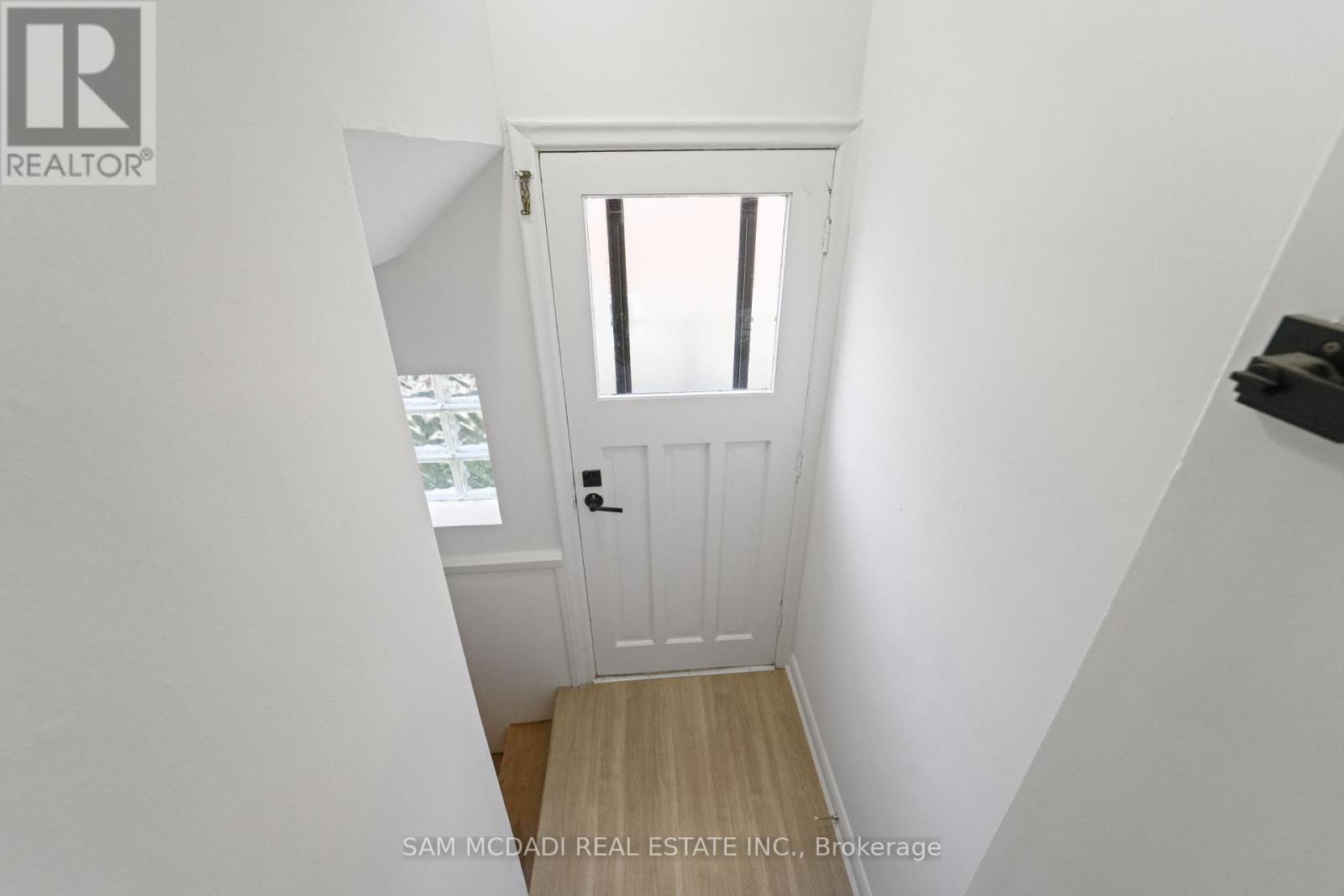 60 Greenfield Drive, Toronto, Ontario  M9B 1H3 - Photo 23 - W12398824