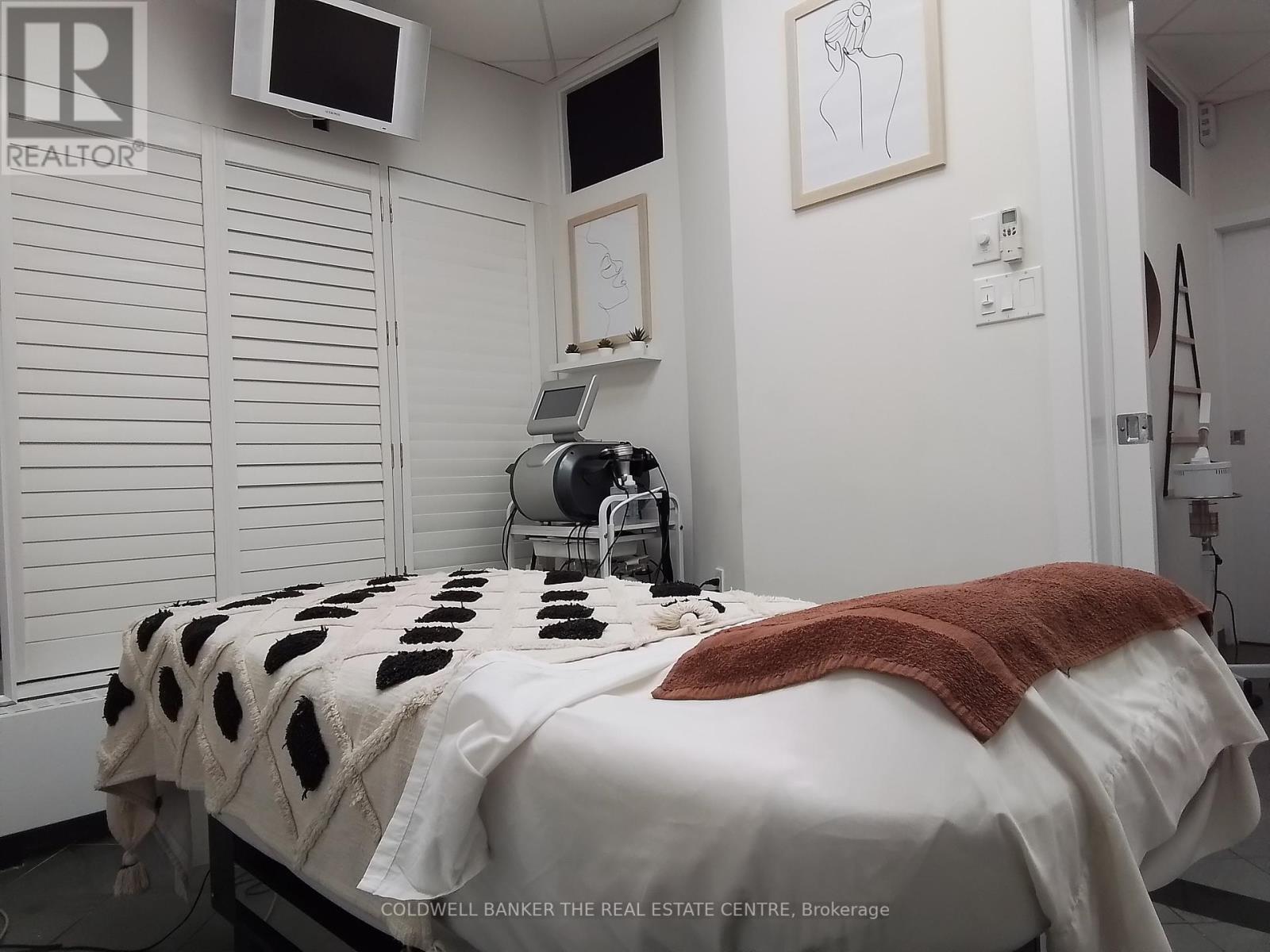 1280 Finch Street, Toronto, Ontario  M3J 3K6 - Photo 16 - W12398839