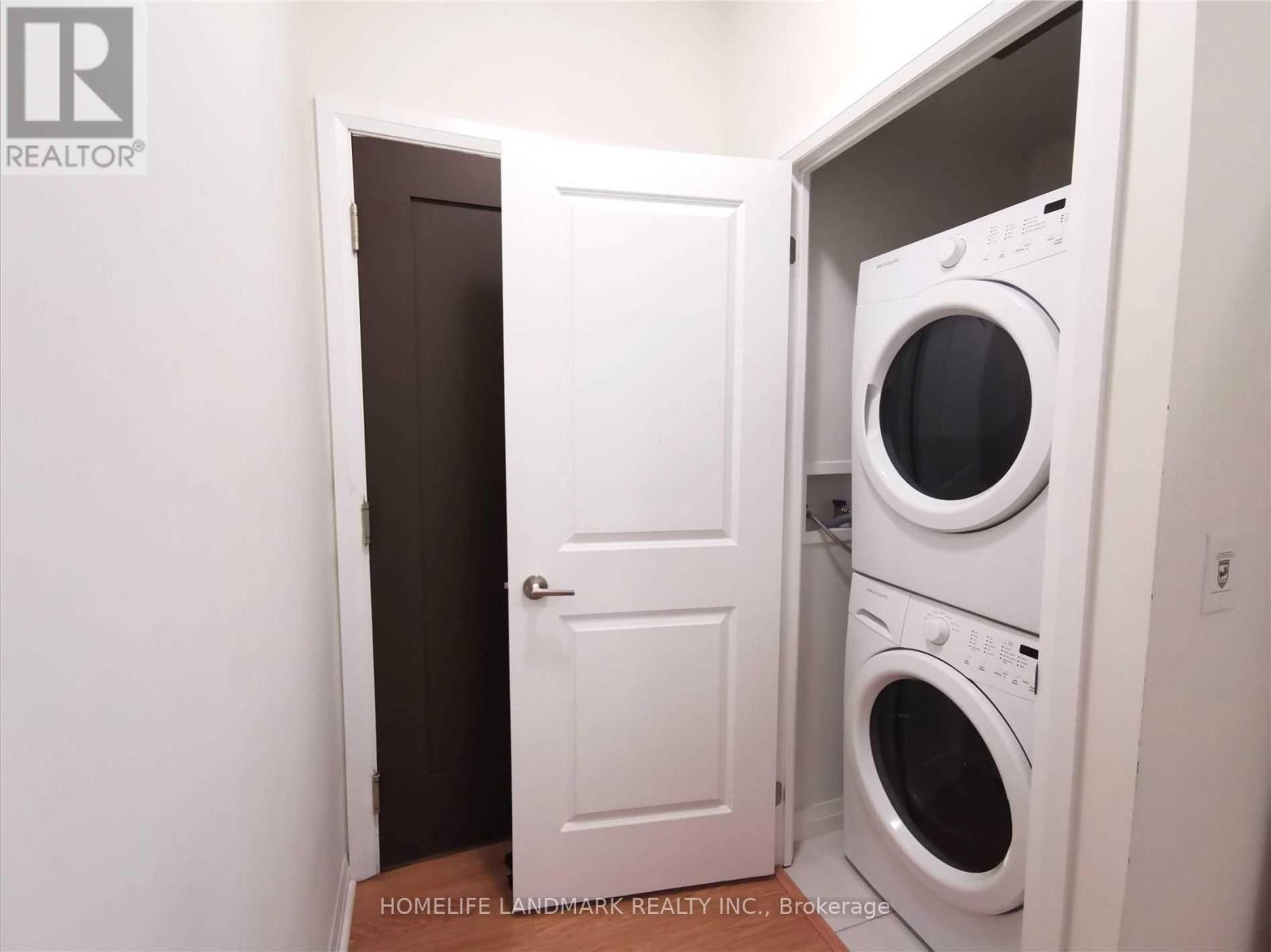 1902 - 75 Eglinton Avenue W, Mississauga, Ontario  L5R 0E5 - Photo 12 - W12398842