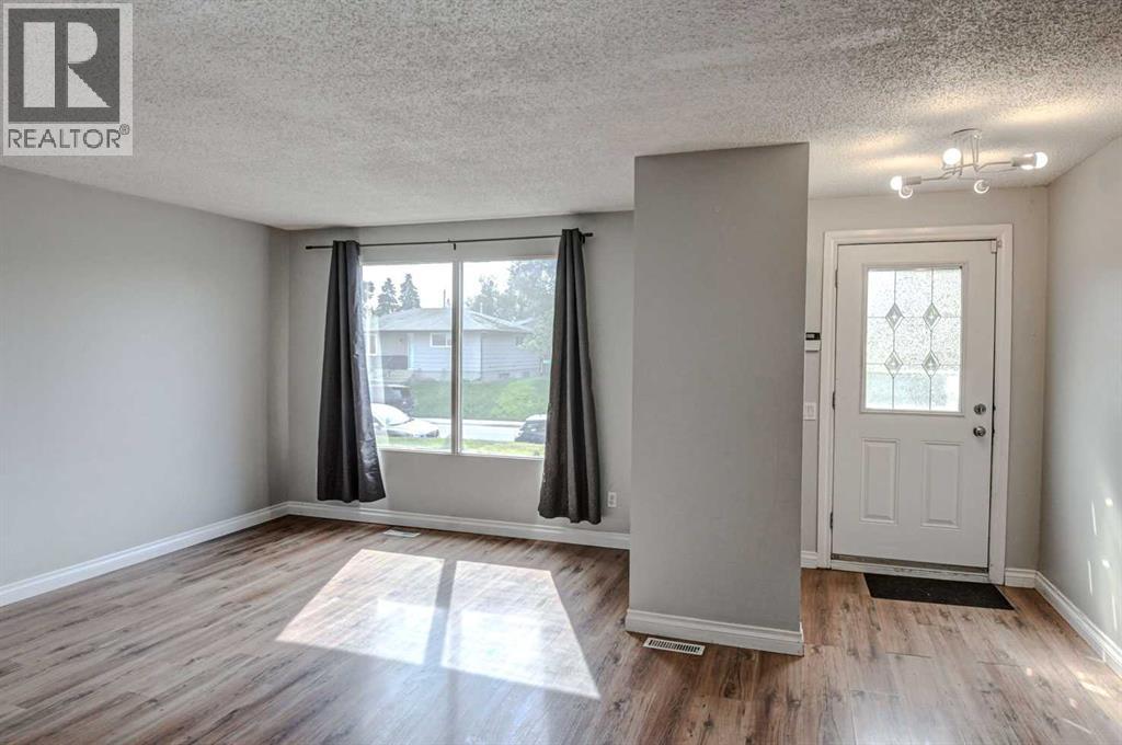 Property at 3014 Dover Crescent SE image 2
