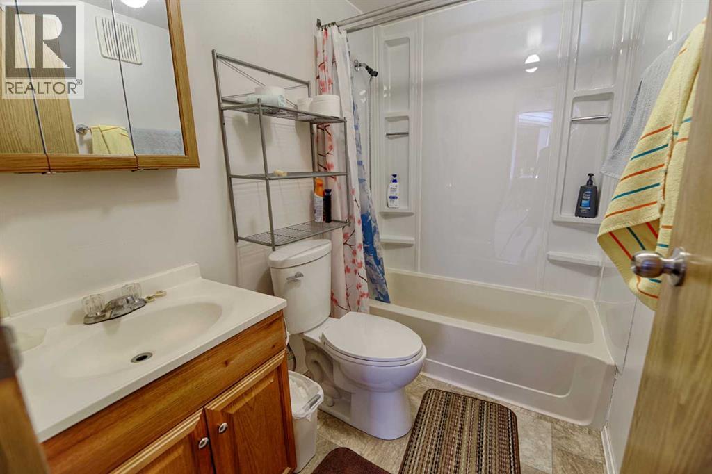 120 North Avenue, Enchant, Alberta  T0K 0V0 - Photo 12 - A2218118