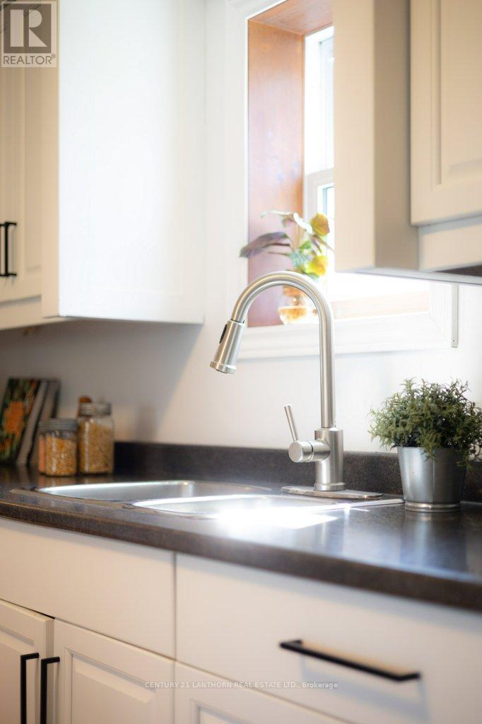 986 Black Road, Prince Edward County, Ontario  K0K 1W0 - Photo 10 - X12398881