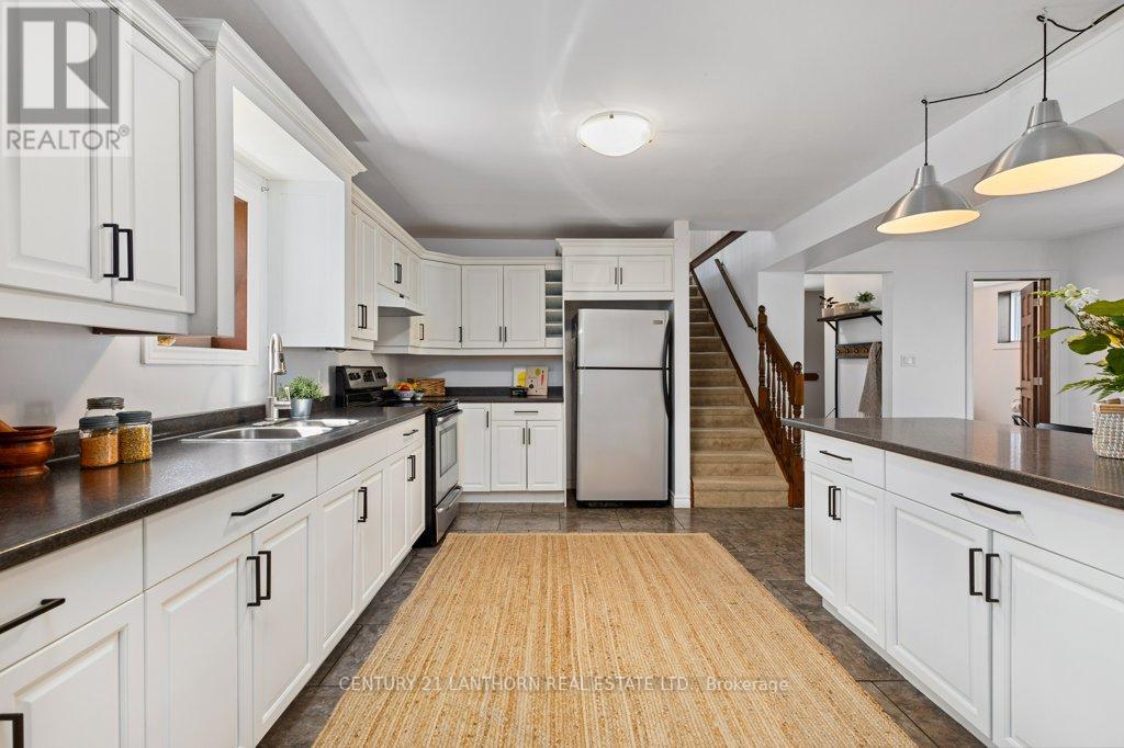 986 Black Road, Prince Edward County, Ontario  K0K 1W0 - Photo 11 - X12398881