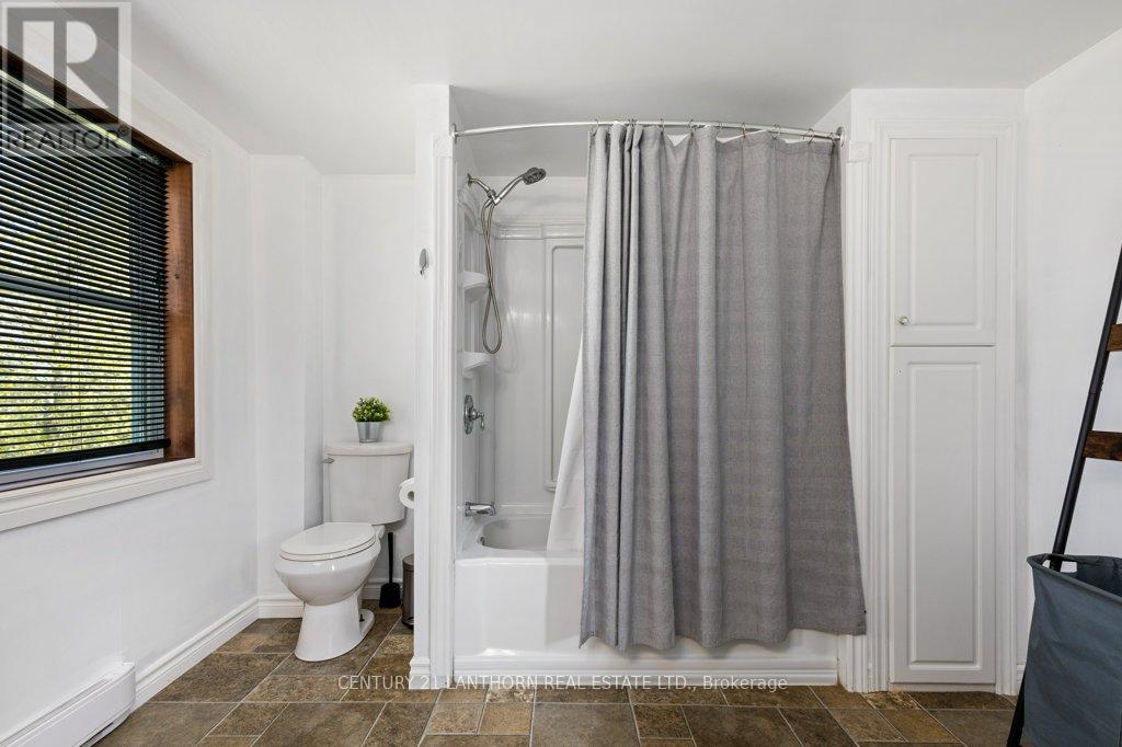 986 Black Road, Prince Edward County, Ontario  K0K 1W0 - Photo 30 - X12398881