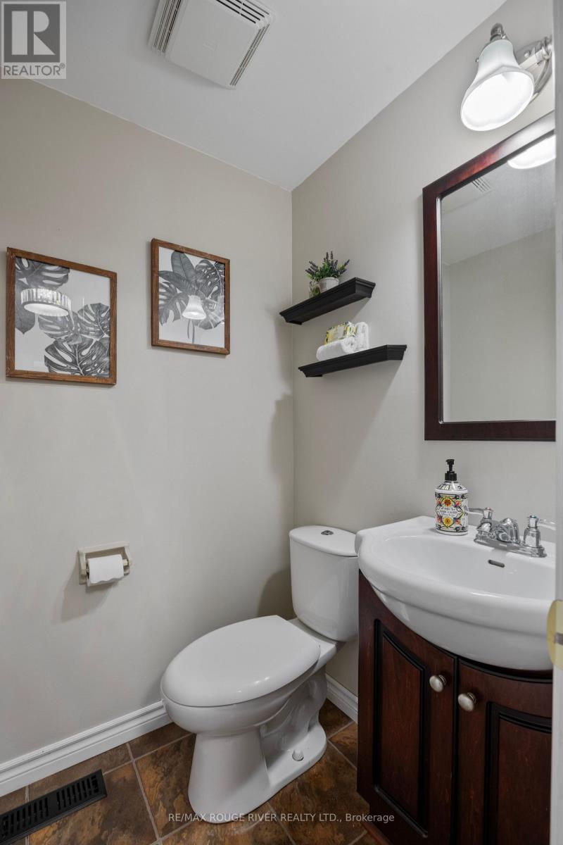 12 Woodlawn Court, Whitby, Ontario  L1N 6R4 - Photo 20 - E12398837