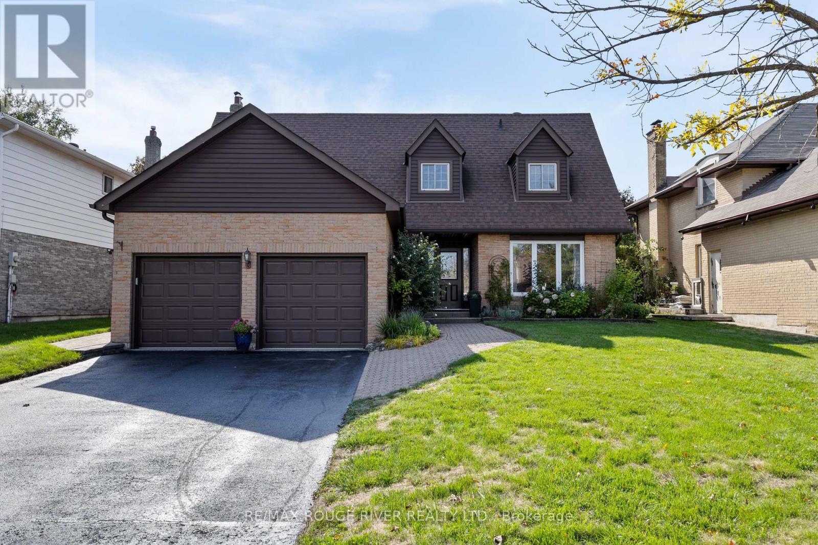12 Woodlawn Court, Whitby, Ontario  L1N 6R4 - Photo 1 - E12398837