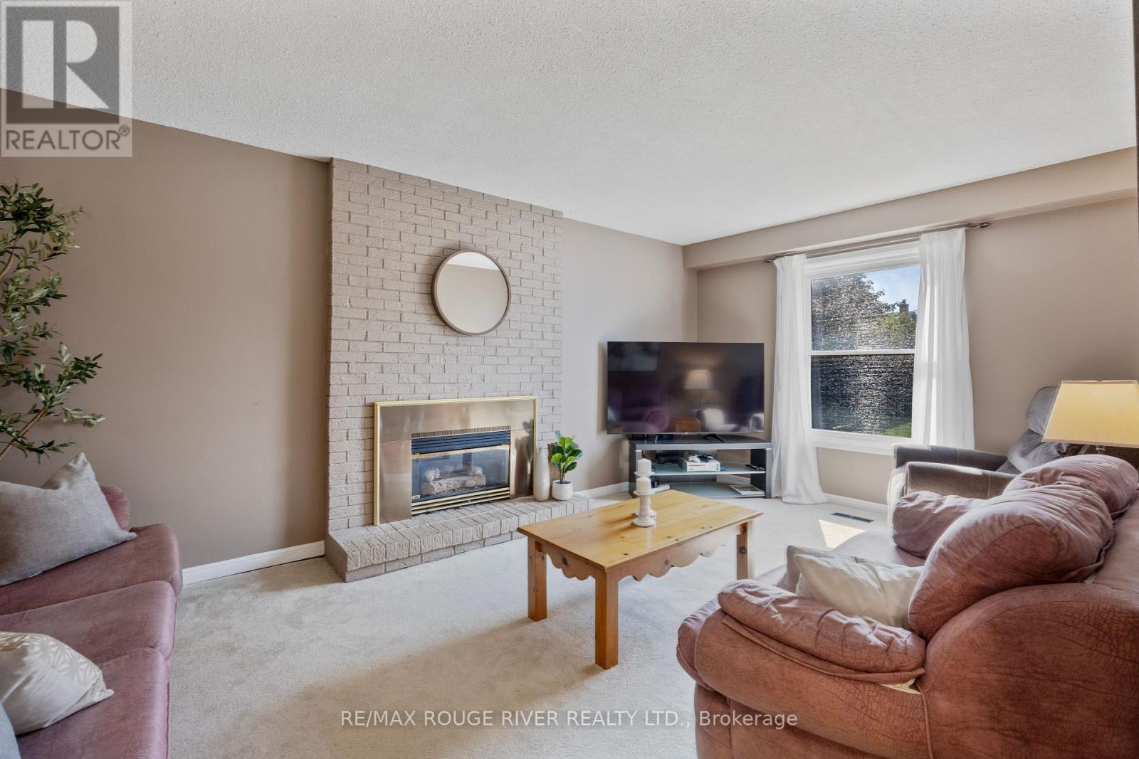 12 Woodlawn Court, Whitby, Ontario  L1N 6R4 - Photo 18 - E12398837