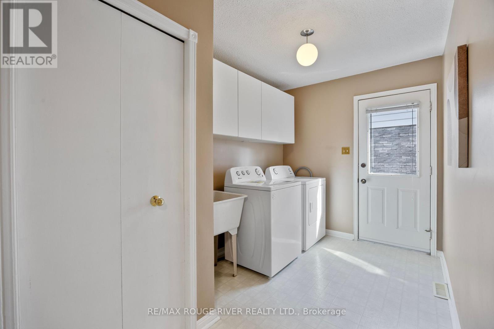 12 Woodlawn Court, Whitby, Ontario  L1N 6R4 - Photo 21 - E12398837