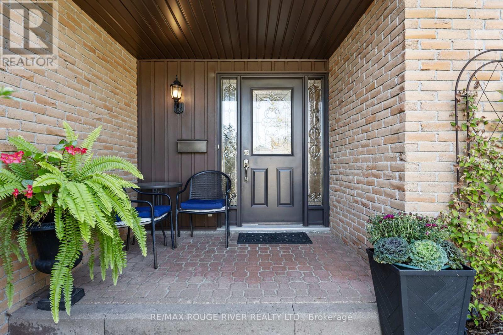 12 Woodlawn Court, Whitby, Ontario  L1N 6R4 - Photo 4 - E12398837