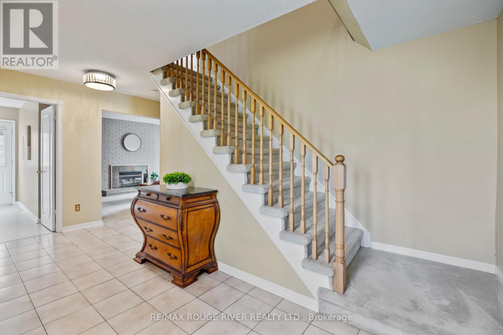 12 Woodlawn Court, Whitby, Ontario  L1N 6R4 - Photo 7 - E12398837