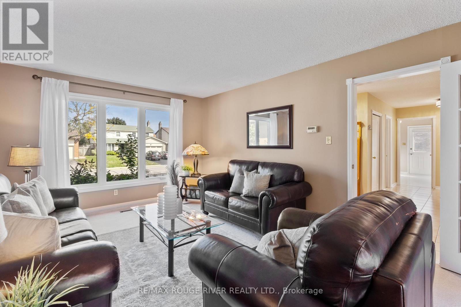 12 Woodlawn Court, Whitby, Ontario  L1N 6R4 - Photo 8 - E12398837