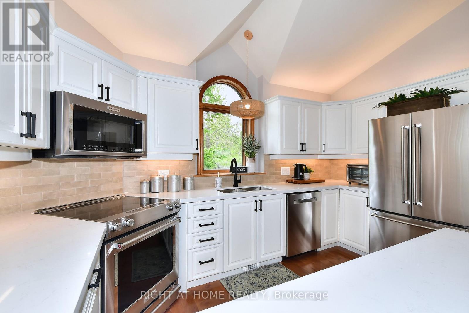 9 Lawson Court, Kawartha Lakes, Ontario  L0L 2W0 - Photo 13 - X12398870