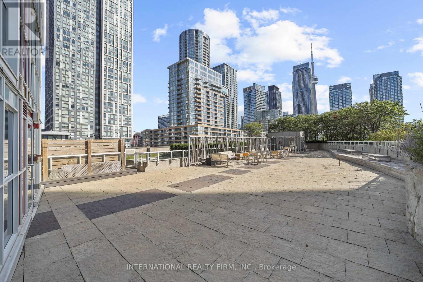 2112 - 85 Queens Wharf Road, Toronto (Waterfront Communities), Ontario  M5V 0J9 - Photo 21 - C12396674