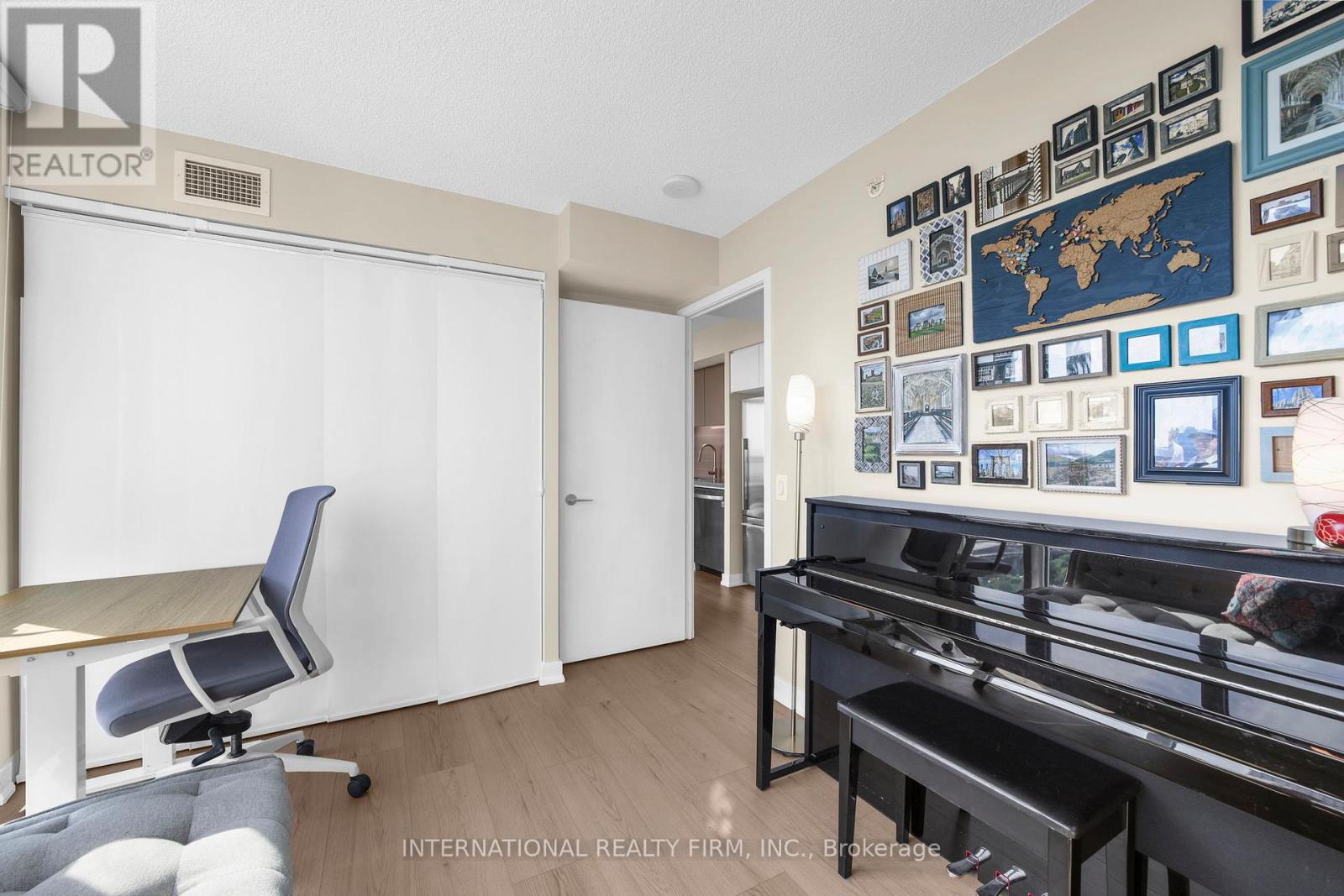 2112 - 85 Queens Wharf Road, Toronto (Waterfront Communities), Ontario  M5V 0J9 - Photo 19 - C12396674