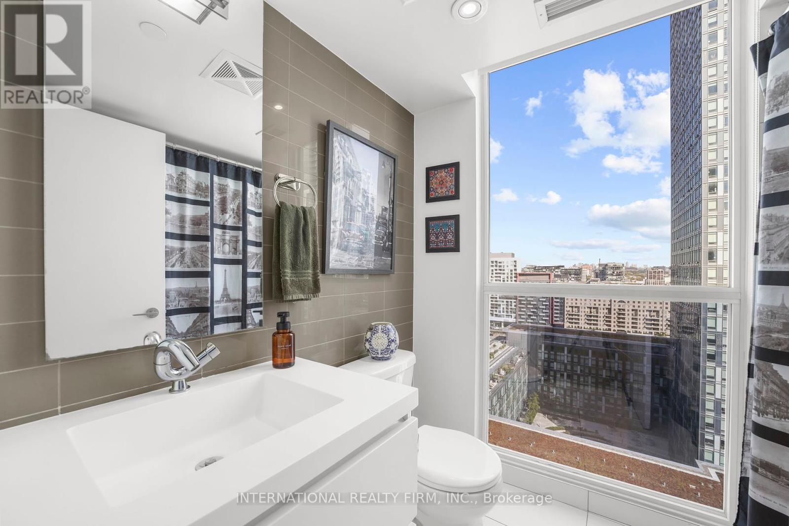 2112 - 85 Queens Wharf Road, Toronto (Waterfront Communities), Ontario  M5V 0J9 - Photo 20 - C12396674