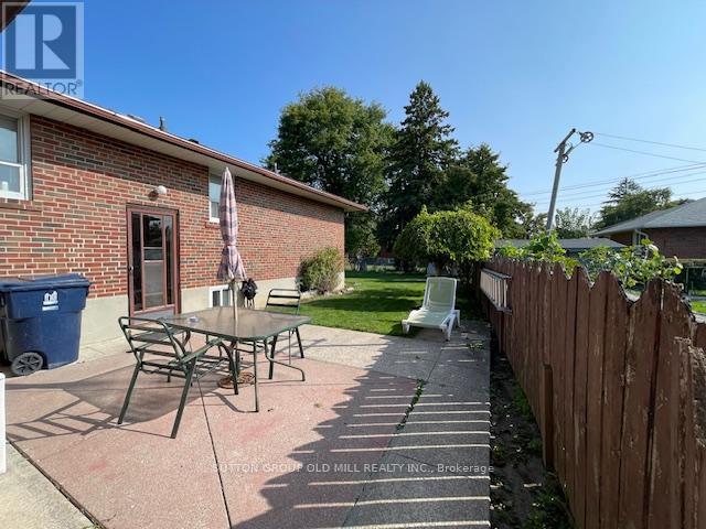 55 Sun Row Drive, Toronto, Ontario  M9P 3H5 - Photo 3 - W12398872