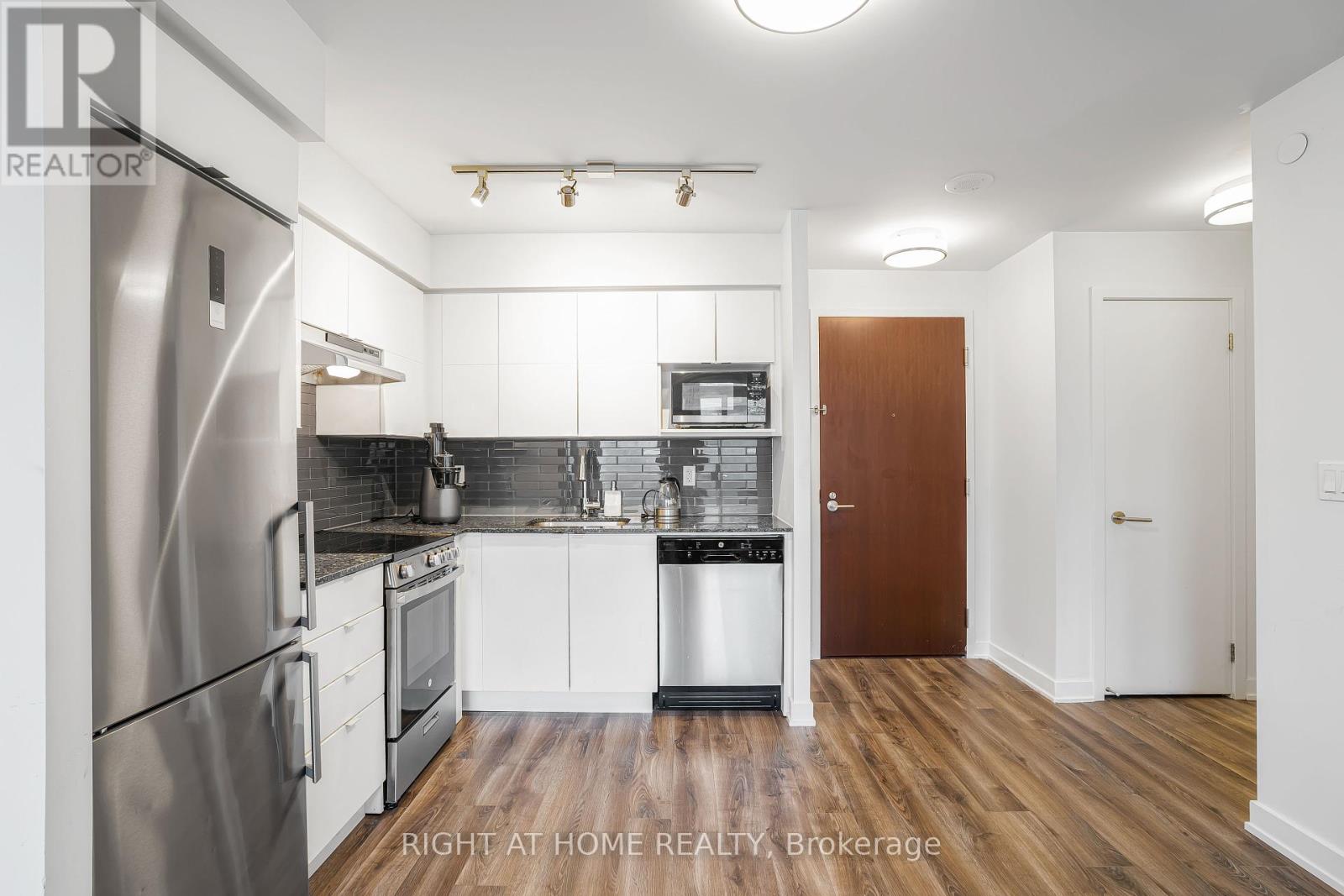 602 - 120 Varna Drive, Toronto, Ontario  M6A 0B3 - Photo 15 - W12366759