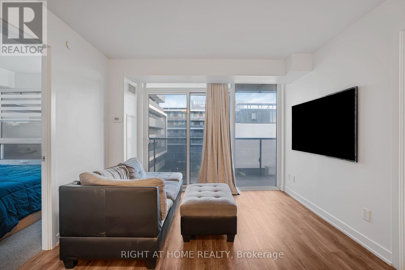 602 - 120 Varna Drive, Toronto, Ontario  M6A 0B3 - Photo 2 - W12366759
