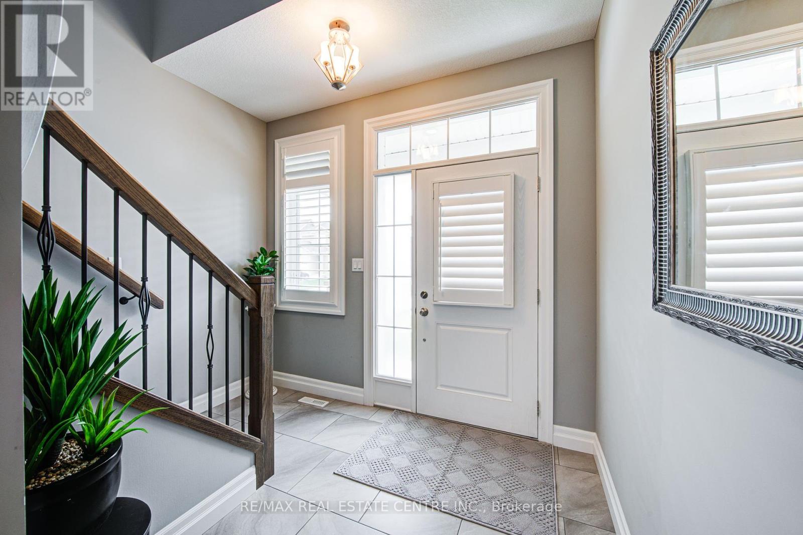943 Downing Drive, Woodstock, Ontario  N4T 0E1 - Photo 4 - X12398876