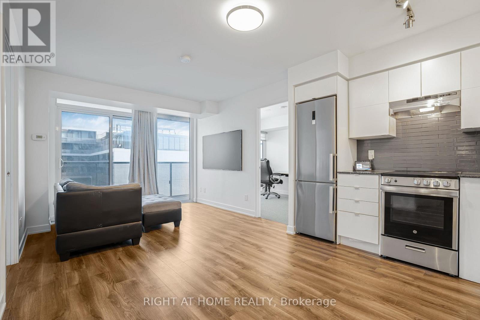 602 - 120 Varna Drive, Toronto, Ontario  M6A 0B3 - Photo 12 - W12366759