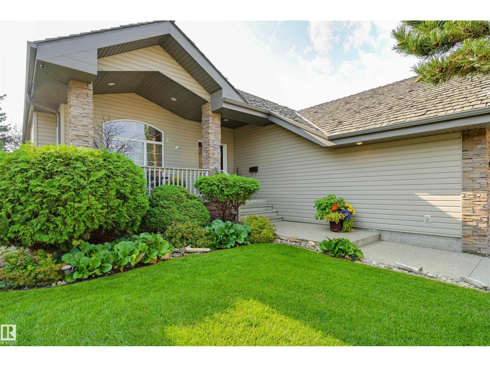 939 Haliburton Rd Nw, Edmonton, Alberta  T6R 2Z6 - Photo 2 - E4457364