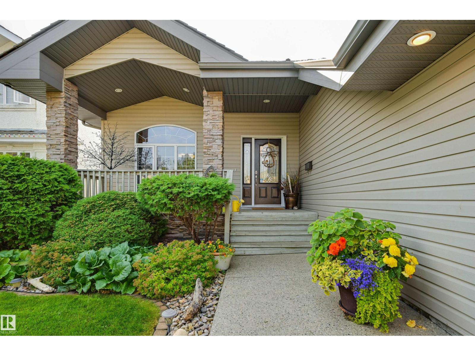 939 Haliburton Rd Nw, Edmonton, Alberta  T6R 2Z6 - Photo 3 - E4457364