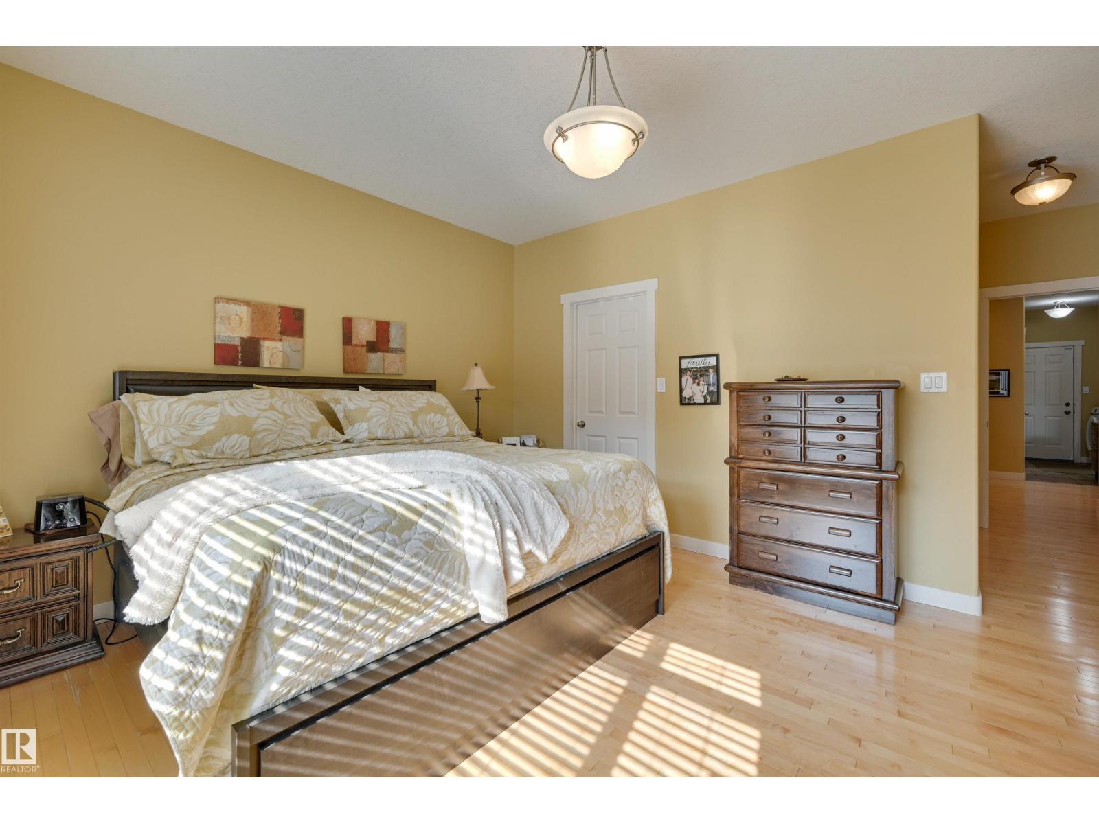 939 Haliburton Rd Nw, Edmonton, Alberta  T6R 2Z6 - Photo 32 - E4457364