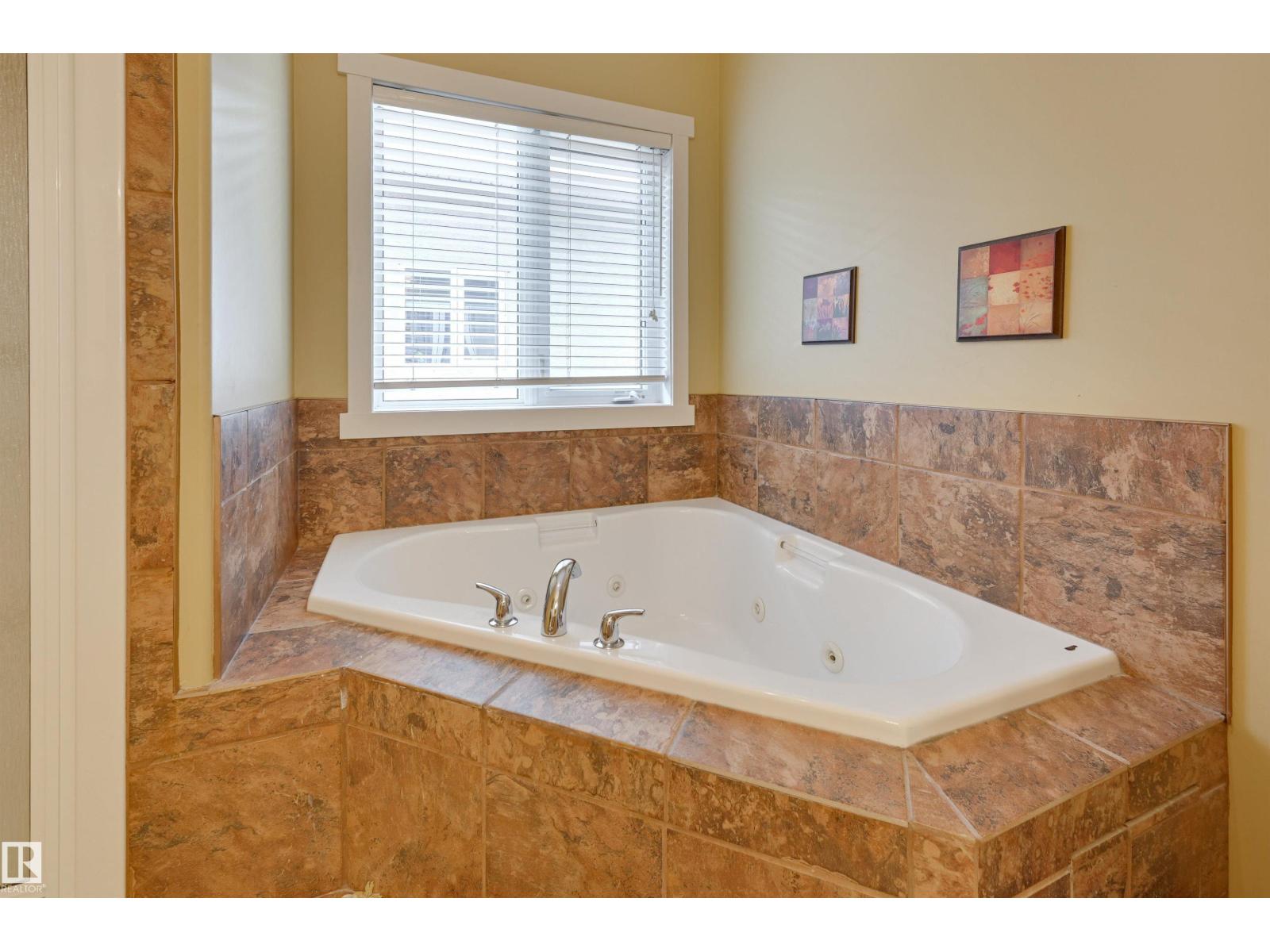 939 Haliburton Rd Nw, Edmonton, Alberta  T6R 2Z6 - Photo 36 - E4457364