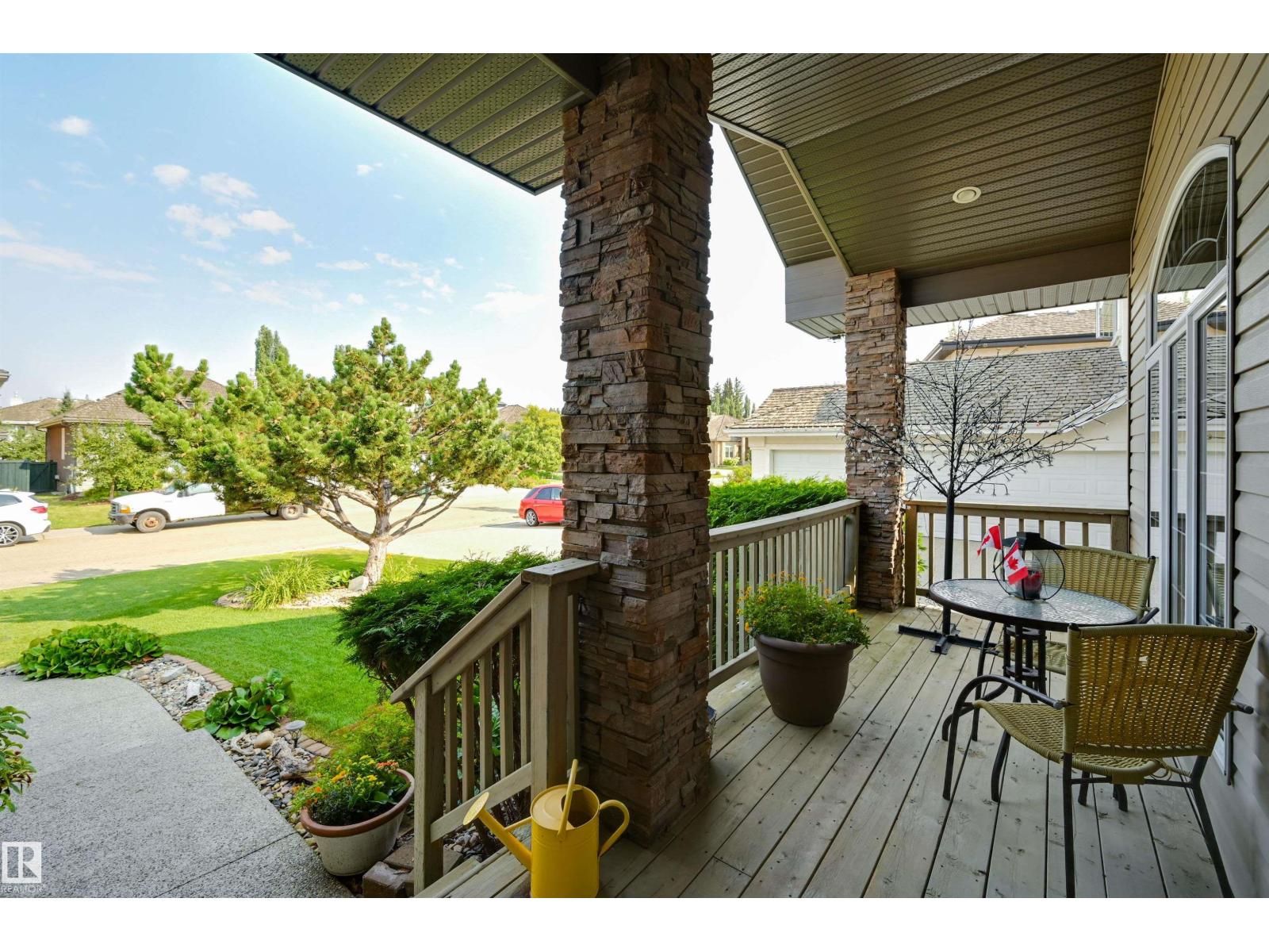 939 Haliburton Rd Nw, Edmonton, Alberta  T6R 2Z6 - Photo 4 - E4457364