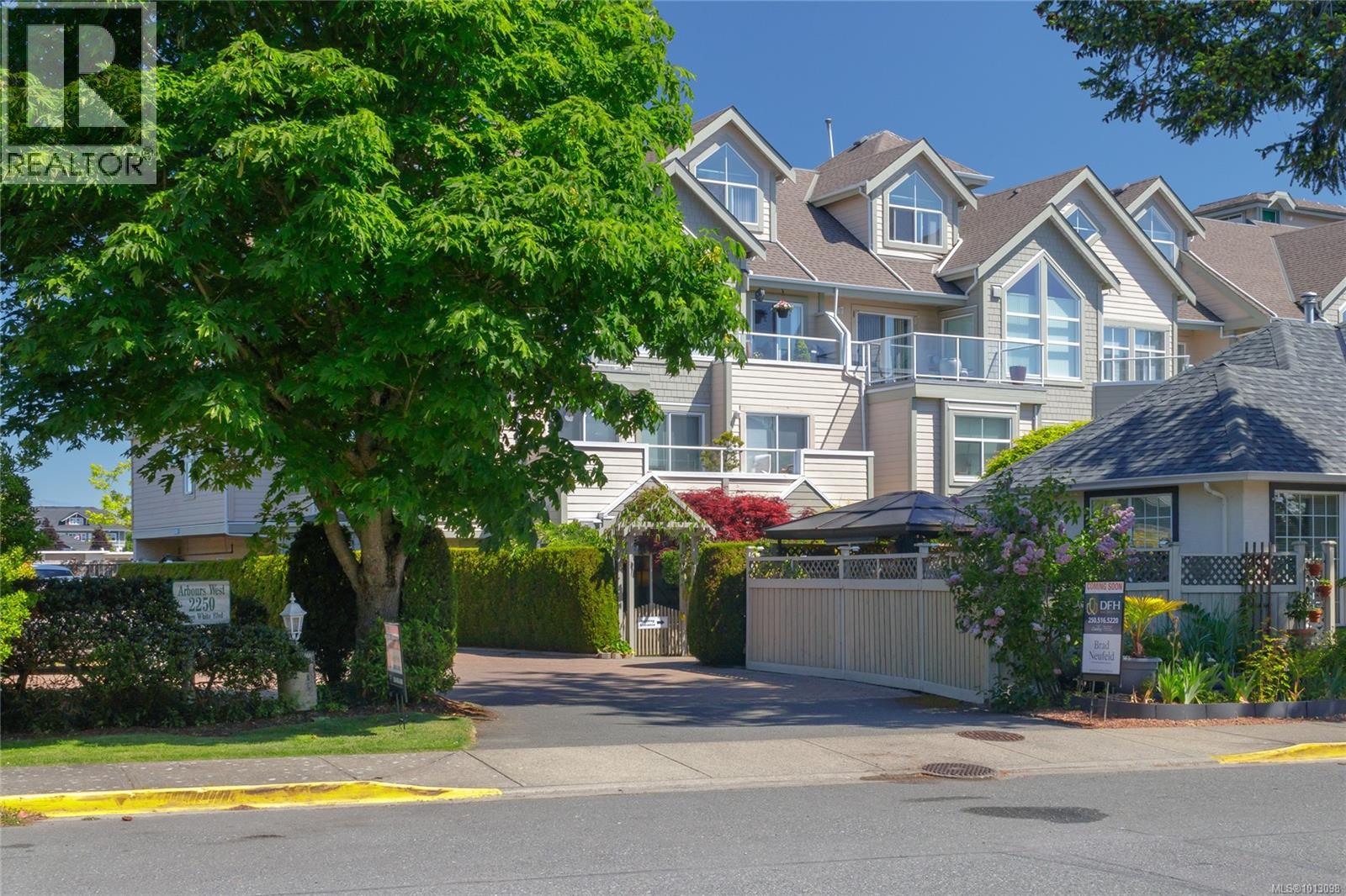 106 2250 James White Blvd, Sidney, British Columbia