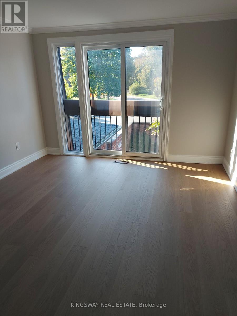 101 - 20 Mineola Road E, Mississauga, Ontario  L5G 4N9 - Photo 11 - W12398893