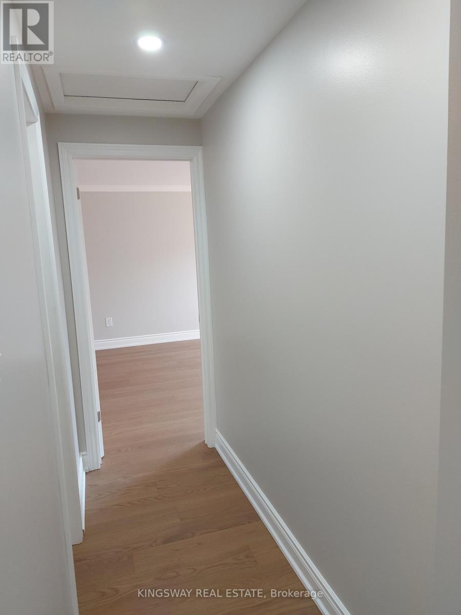 101 - 20 Mineola Road E, Mississauga, Ontario  L5G 4N9 - Photo 13 - W12398893