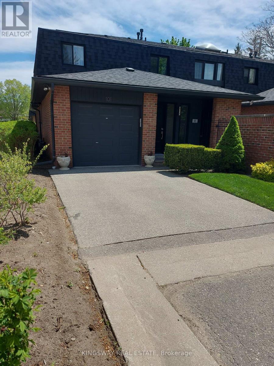 101 - 20 Mineola Road E, Mississauga, Ontario  L5G 4N9 - Photo 2 - W12398893