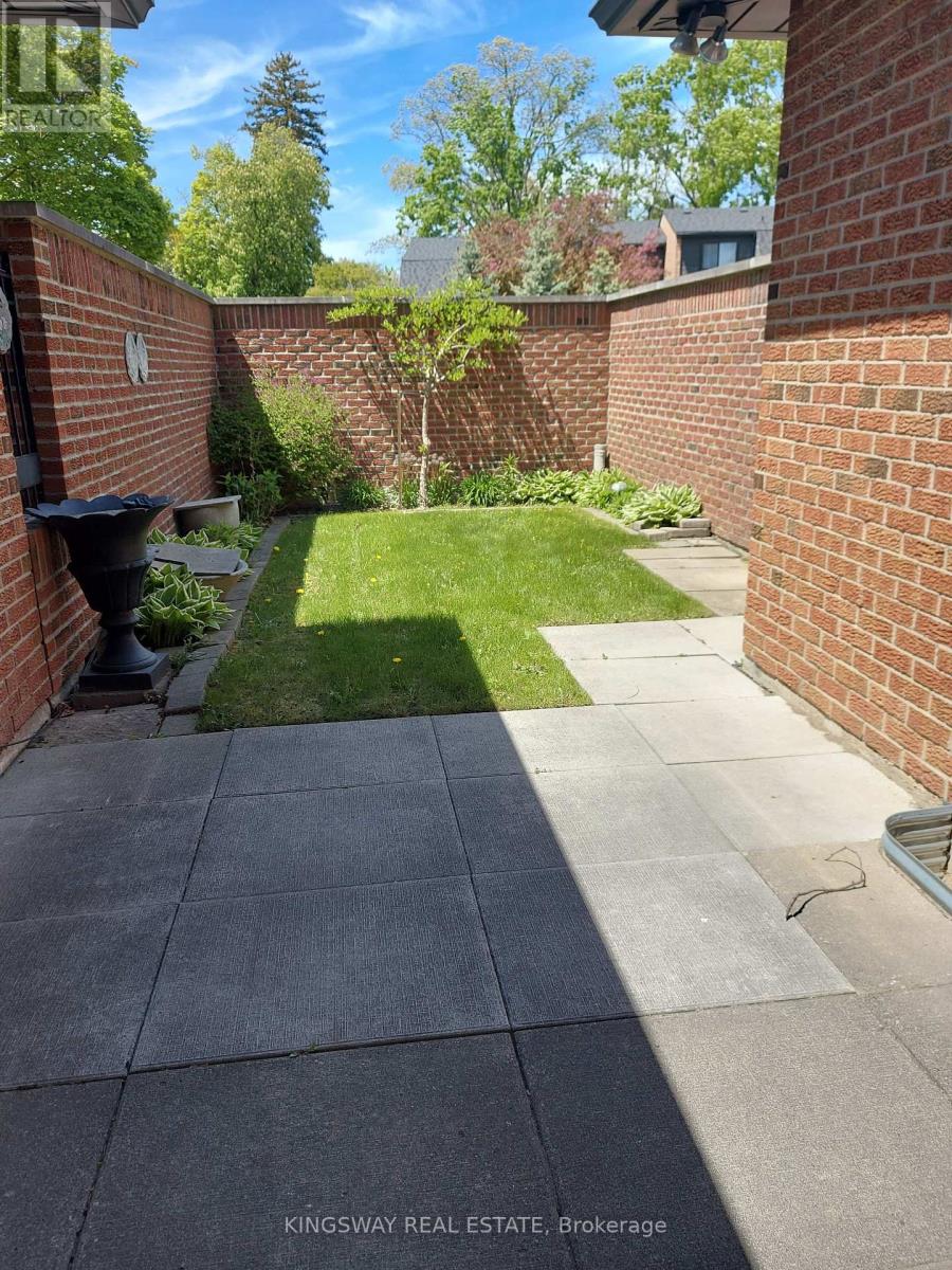 101 - 20 Mineola Road E, Mississauga, Ontario  L5G 4N9 - Photo 21 - W12398893