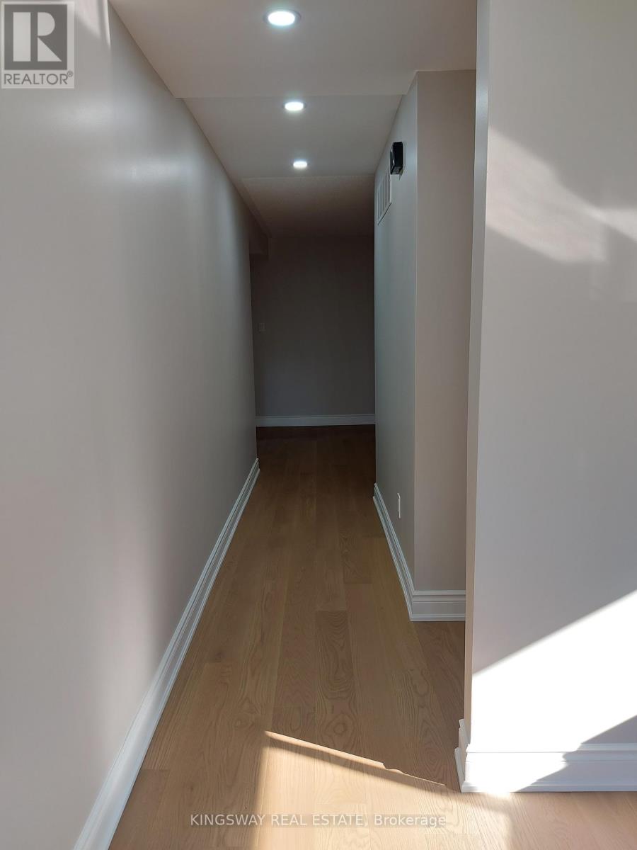 101 - 20 Mineola Road E, Mississauga, Ontario  L5G 4N9 - Photo 3 - W12398893