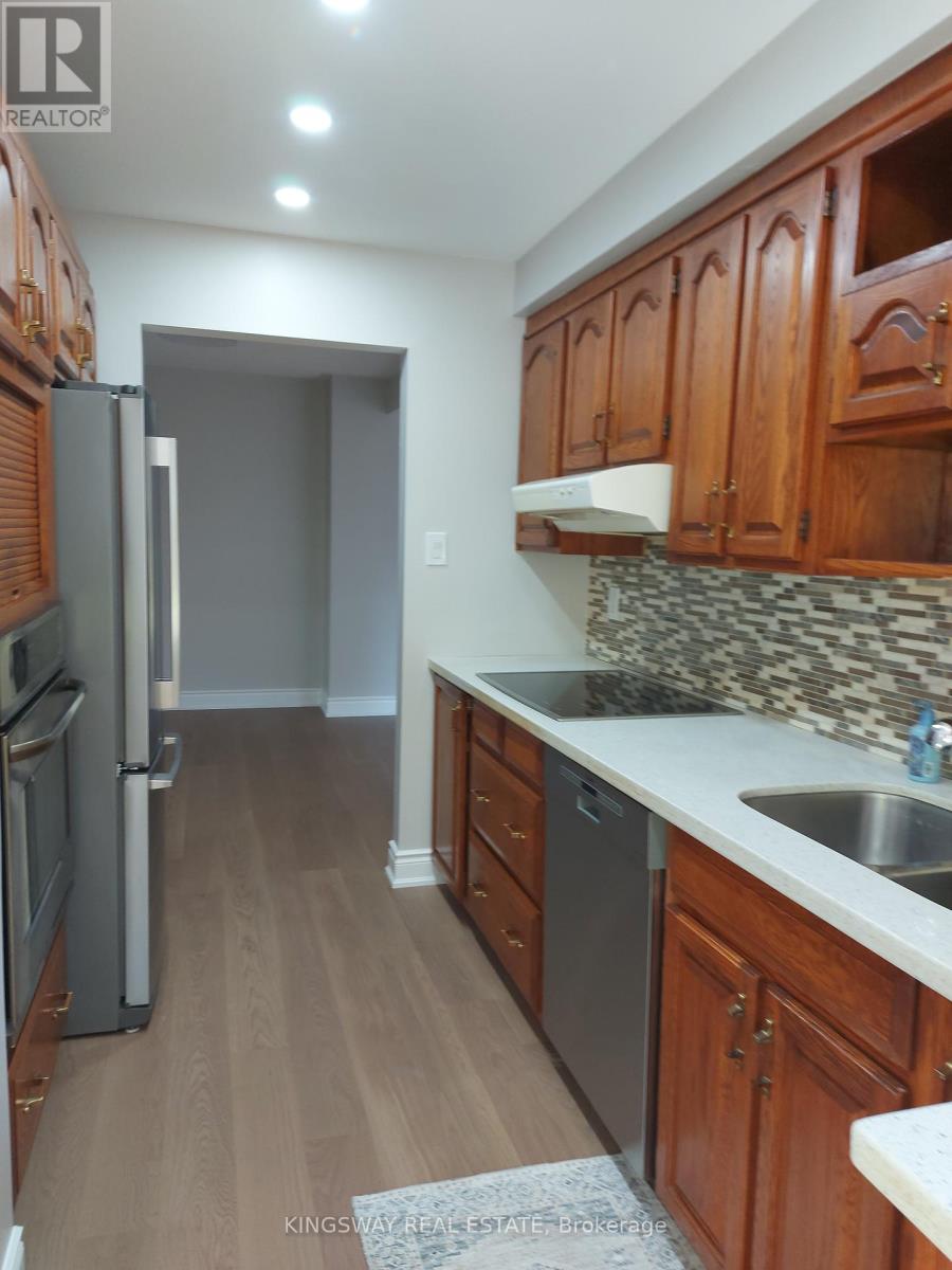 101 - 20 Mineola Road E, Mississauga, Ontario  L5G 4N9 - Photo 4 - W12398893