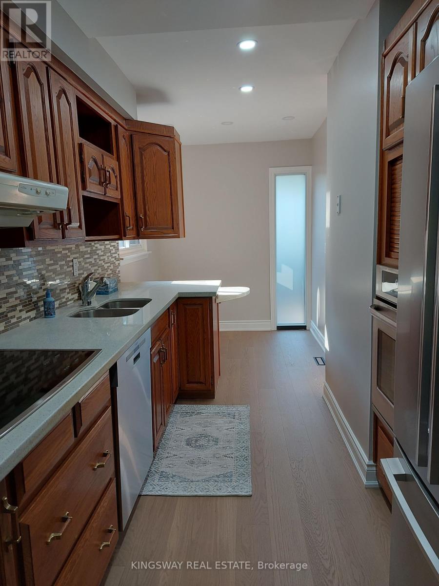 101 - 20 Mineola Road E, Mississauga, Ontario  L5G 4N9 - Photo 6 - W12398893