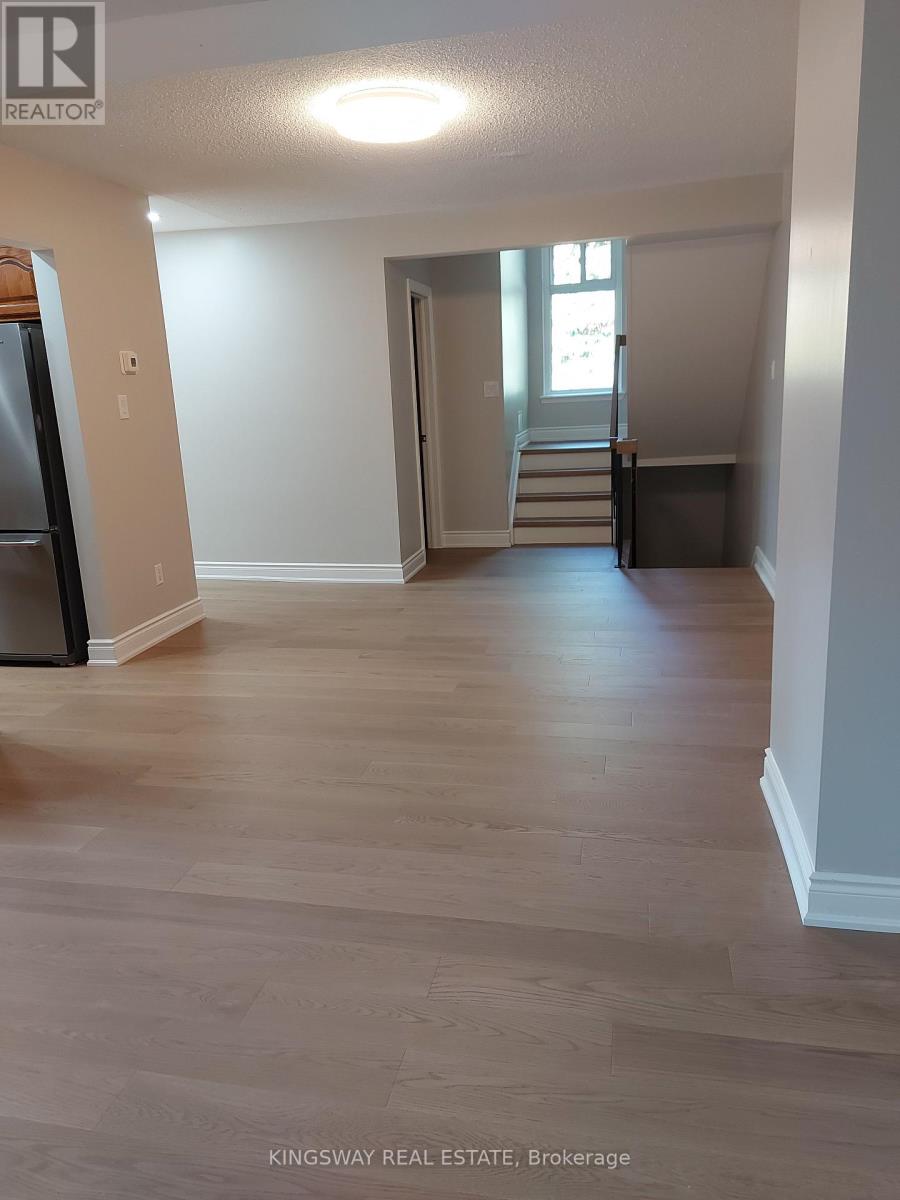 101 - 20 Mineola Road E, Mississauga, Ontario  L5G 4N9 - Photo 8 - W12398893
