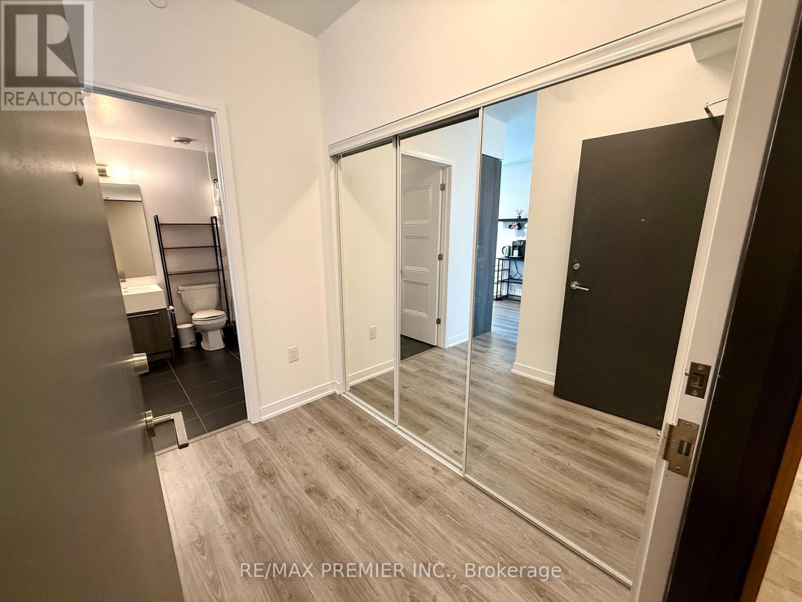 515 - 25 Neighbourhood Lane, Toronto, Ontario  M8Y 0C4 - Photo 5 - W12398901