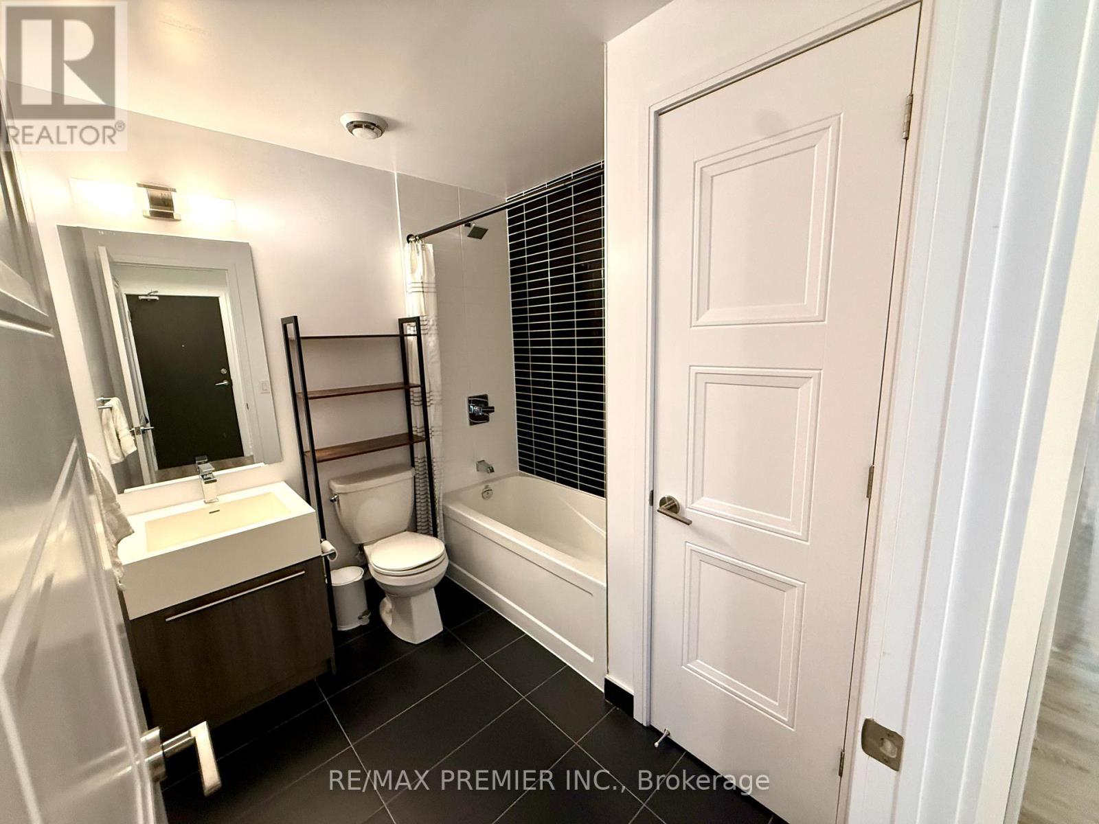 515 - 25 Neighbourhood Lane, Toronto, Ontario  M8Y 0C4 - Photo 6 - W12398901