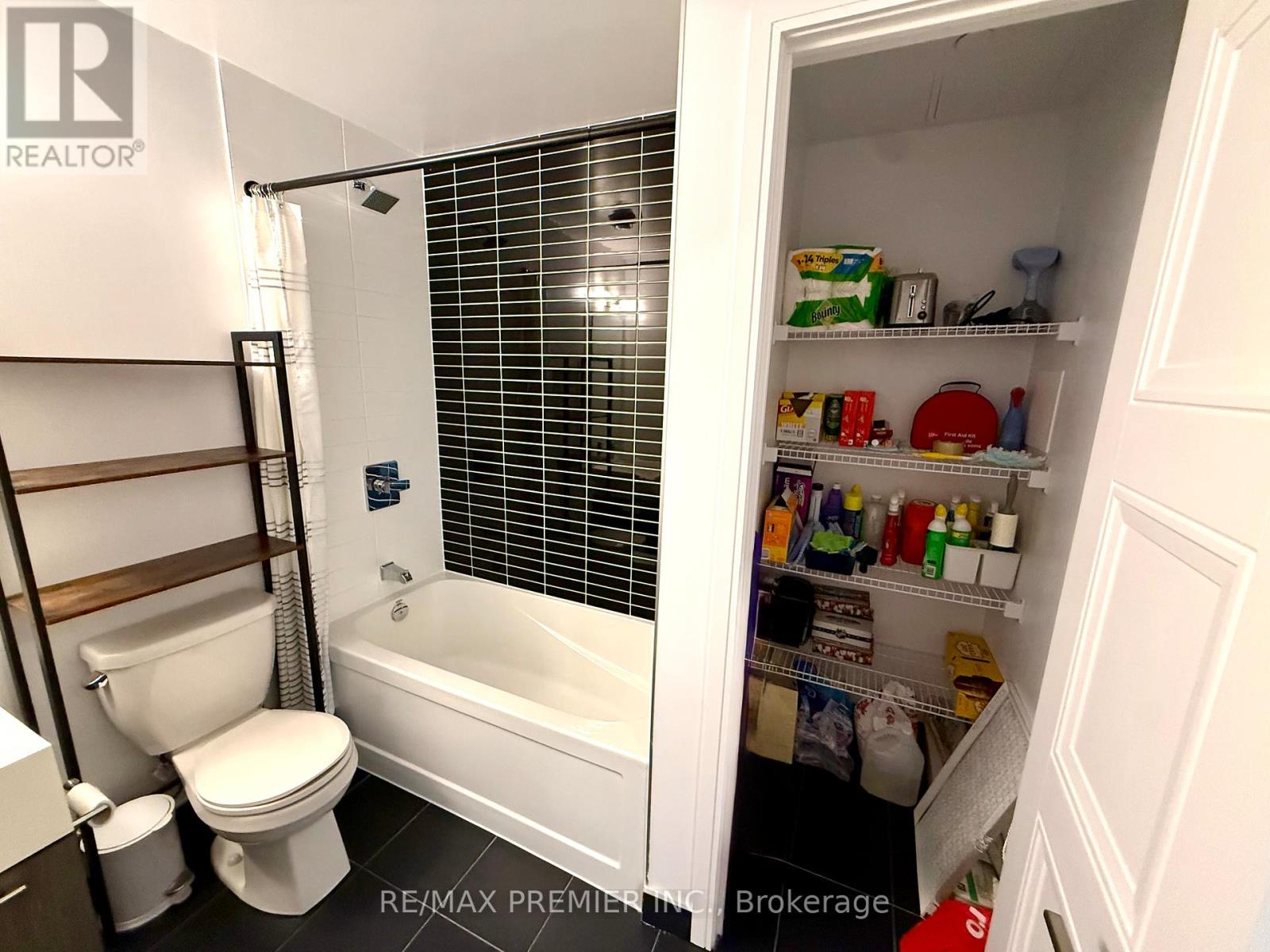 515 - 25 Neighbourhood Lane, Toronto, Ontario  M8Y 0C4 - Photo 7 - W12398901