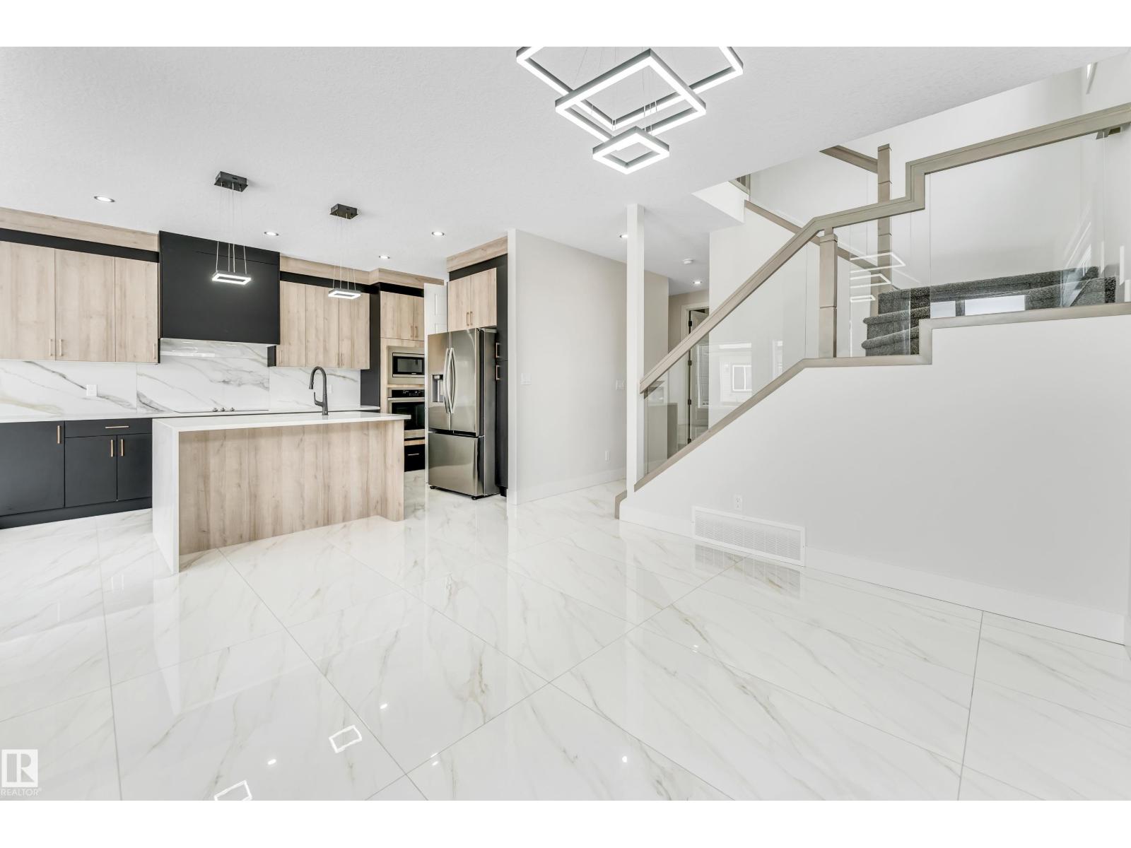 Property at 4000 44 AV image 4