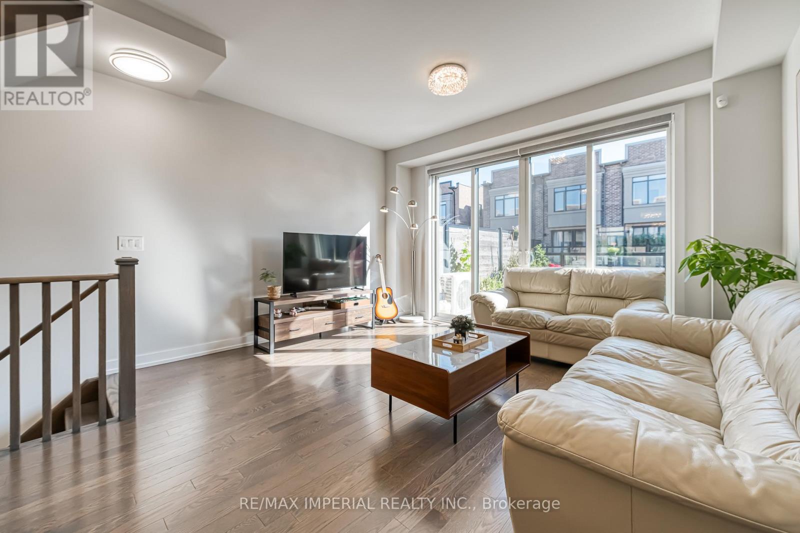 173 Salterton Circle, Vaughan, Ontario  L6A 4Z1 - Photo 7 - N12398928