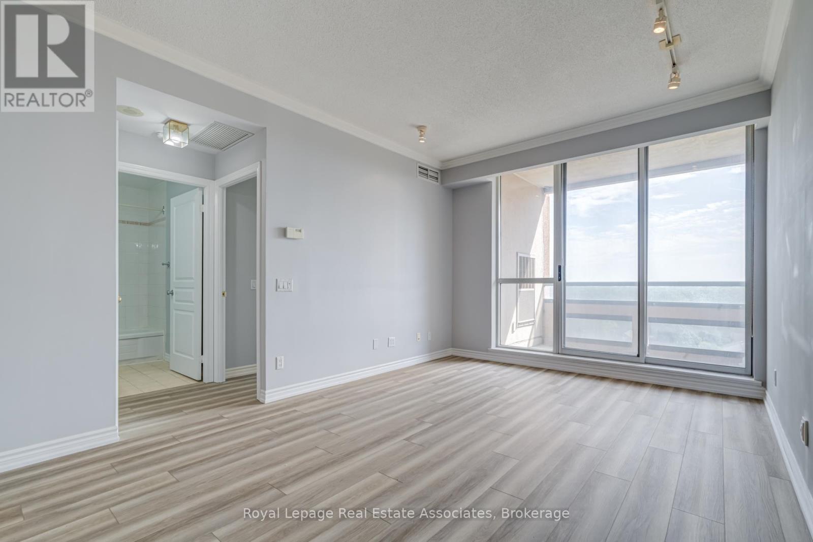 909 - 1 Belvedere Court, Brampton, Ontario  L6V 4M6 - Photo 7 - W12398924