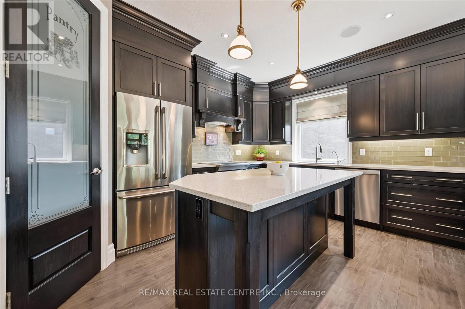 609 Pelham Street, Waterloo, Ontario  N2K 0C3 - Photo 8 - X12398907