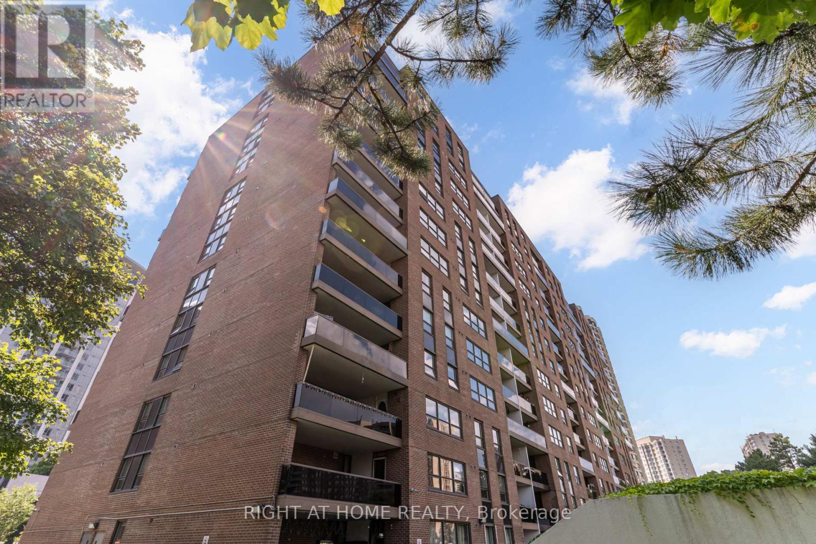 504 - 4 LISA STREET, Brampton, Ontario