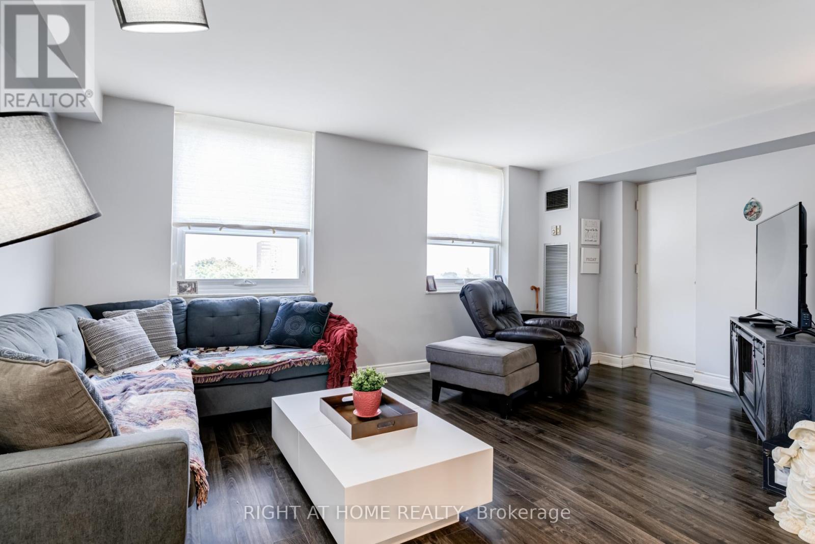 504 - 4 Lisa Street, Brampton, Ontario  L6T 4B6 - Photo 8 - W12398931