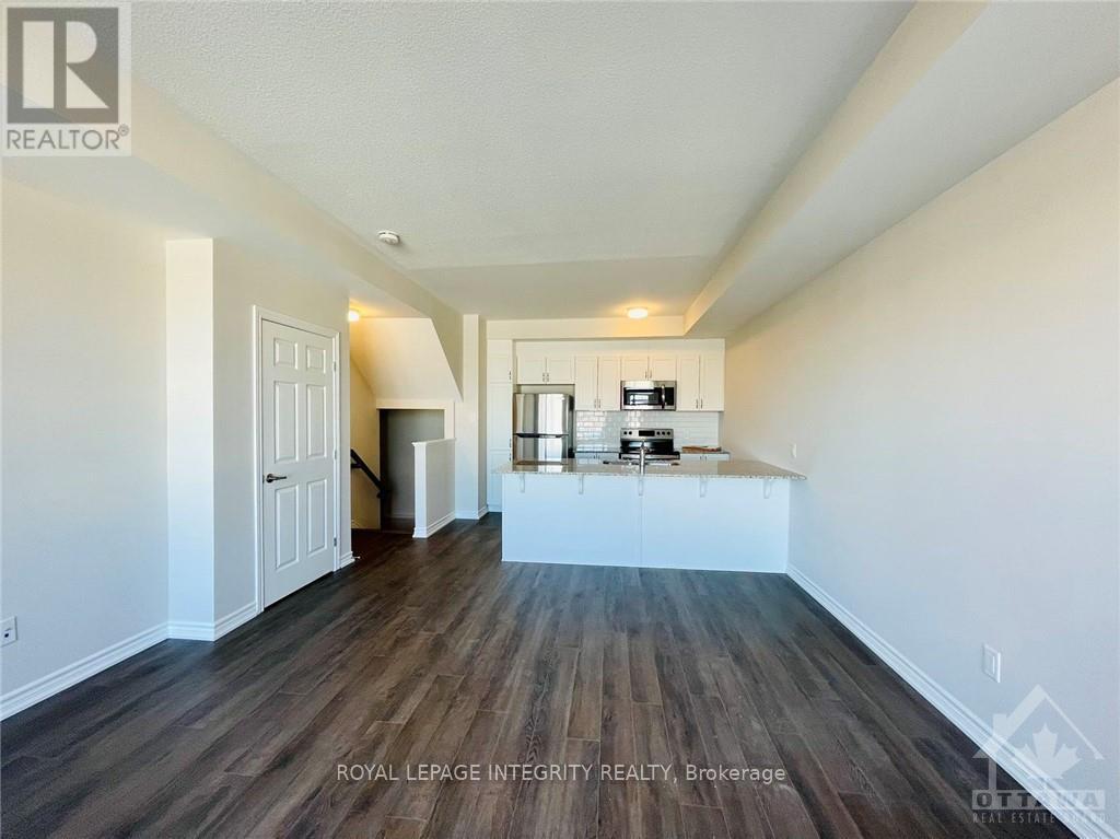 124 Michael Stoqua Street, Ottawa, Ontario  K1K 5A8 - Photo 2 - X12398946